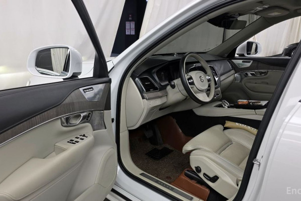 2021 Volvo XC90 с пробегом 77 713 км