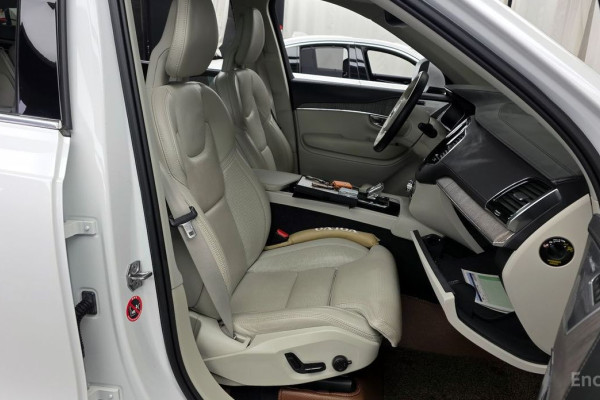 2021 Volvo XC90 с пробегом 77 713 км