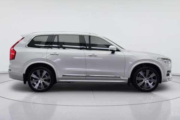 2024 Volvo XC90 с пробегом 30 317 км