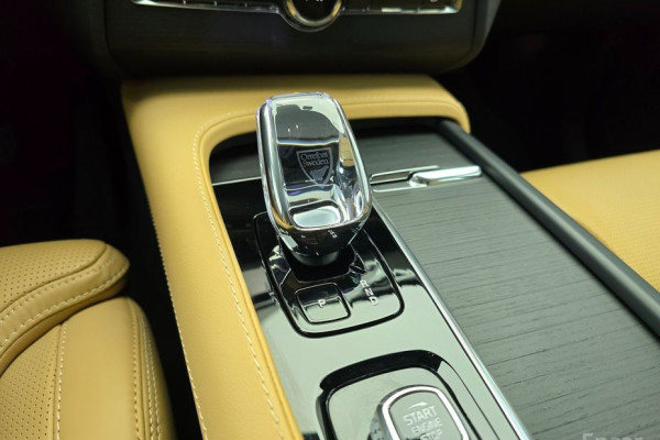 2024 Volvo XC90 с пробегом 30 317 км