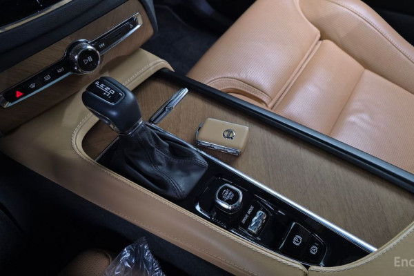 2020 Volvo XC90 с пробегом 73 137 км