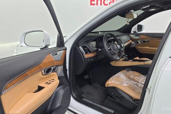 2020 Volvo XC90 с пробегом 73 137 км