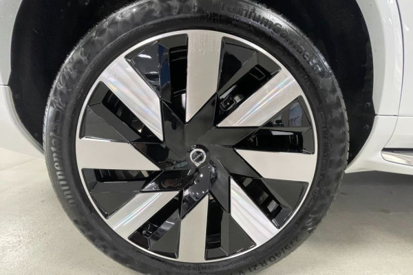 2024 Volvo XC90 с пробегом 21 261 км