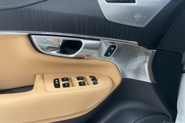 2024 Volvo XC90 с пробегом 21 261 км