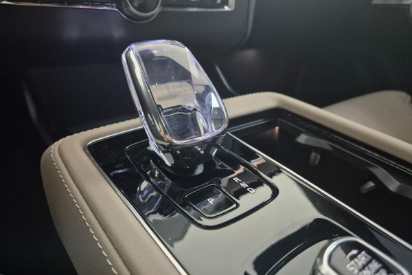 2025 Volvo XC90 с пробегом 6 243 км