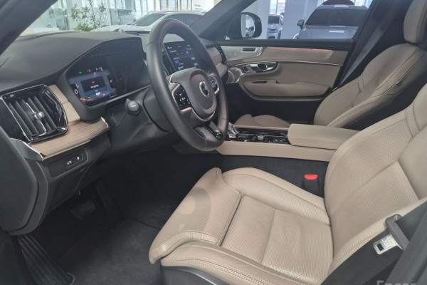2025 Volvo XC90 с пробегом 6 243 км