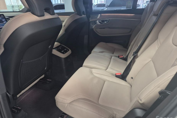 2025 Volvo XC90 с пробегом 6 243 км