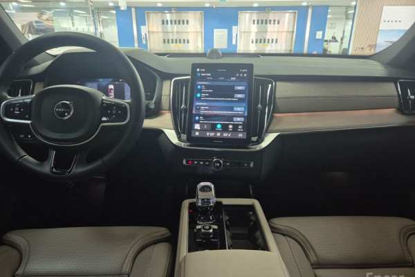 2025 Volvo XC90 с пробегом 6 243 км