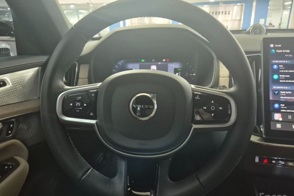 2025 Volvo XC90 с пробегом 6 243 км