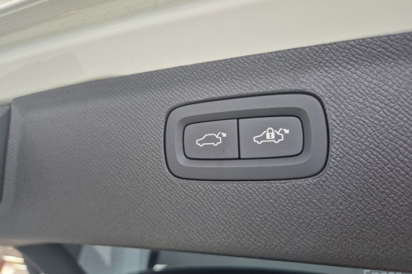 2025 Volvo XC90 с пробегом 6 243 км