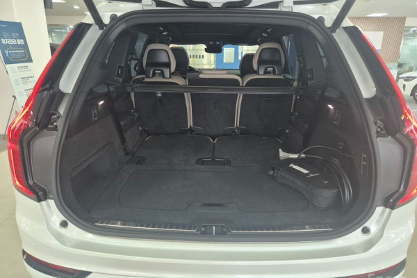 2025 Volvo XC90 с пробегом 6 243 км