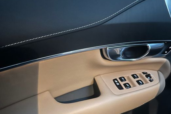 2022 Volvo XC90 с пробегом 54 000 км