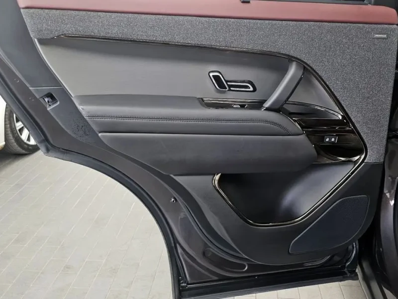 2023 Land Rover Range Rover Sport с пробегом 26 935 км