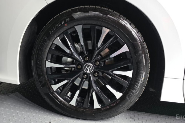 2024 Toyota Alphard с пробегом 11 724 км