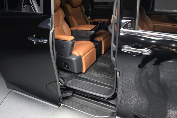 2024 Toyota Alphard с пробегом 2 793 км