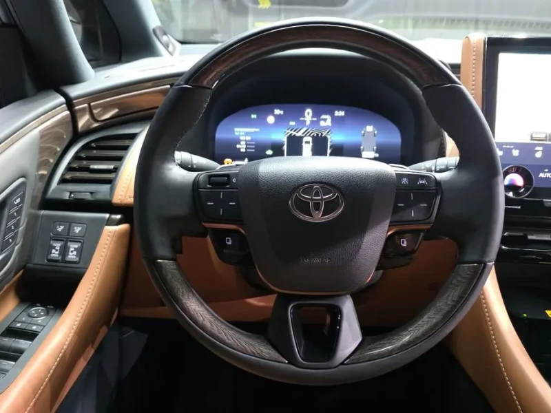 2024 Toyota Alphard с пробегом 2 793 км
