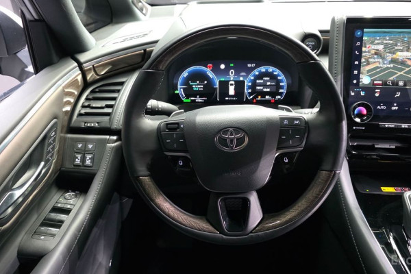 2024 Toyota Alphard с пробегом 11 724 км