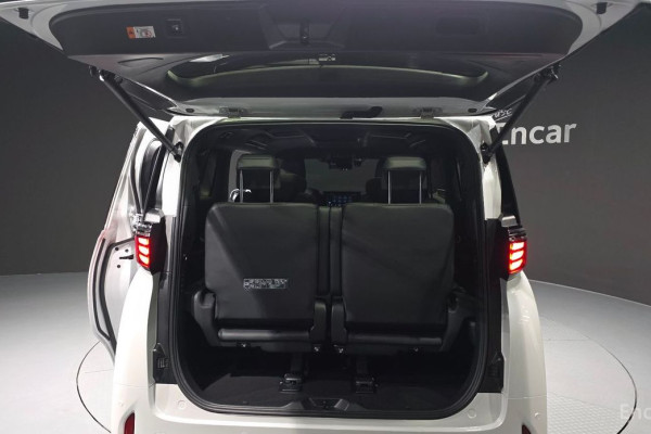 2024 Toyota Alphard с пробегом 11 724 км