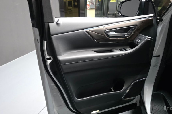 2024 Toyota Alphard с пробегом 11 724 км