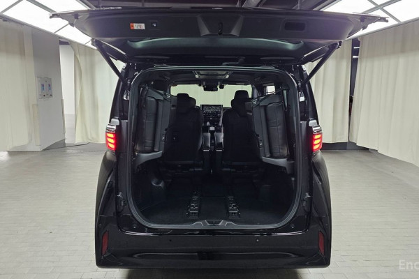 2023 Toyota Alphard с пробегом 55 817 км