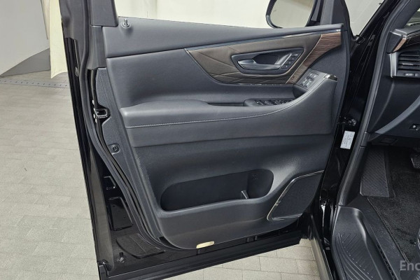 2023 Toyota Alphard с пробегом 55 817 км