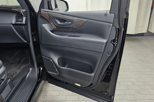 2023 Toyota Alphard с пробегом 55 817 км