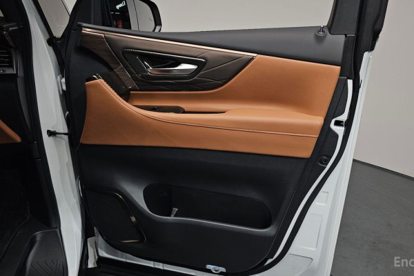 2024 Toyota Alphard с пробегом 20 668 км