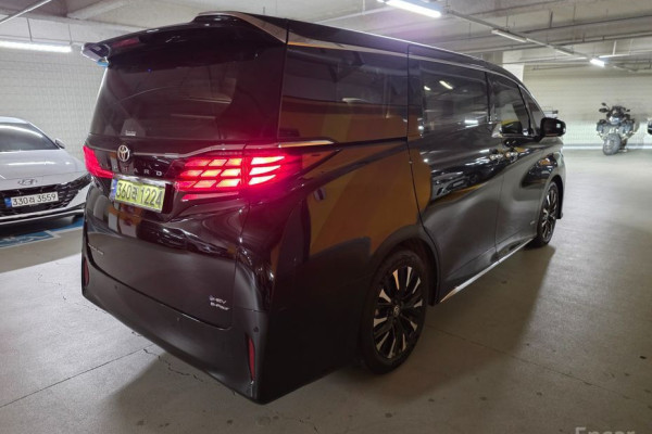 2024 Toyota Alphard с пробегом 3 752 км