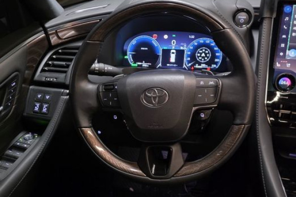 2024 Toyota Alphard с пробегом 3 752 км