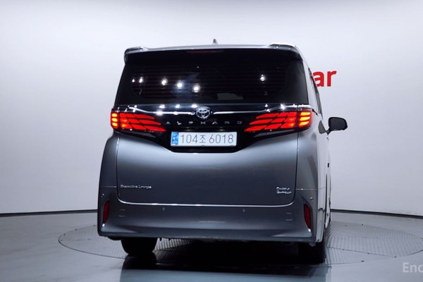 2024 Toyota Alphard с пробегом 17 940 км