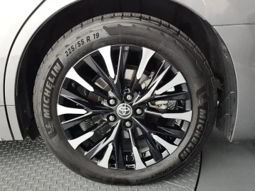 2024 Toyota Alphard с пробегом 17 940 км