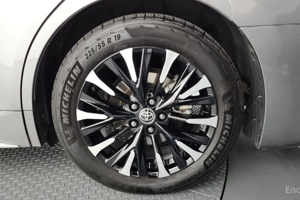 2024 Toyota Alphard с пробегом 17 940 км