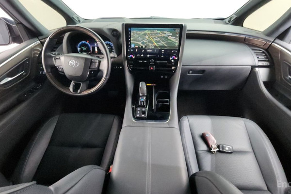 2024 Toyota Alphard с пробегом 17 940 км