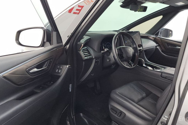 2024 Toyota Alphard с пробегом 17 940 км