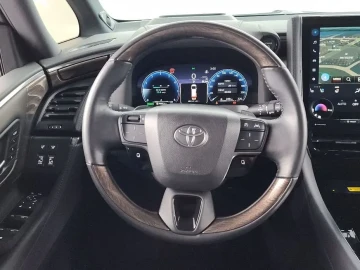 2024 Toyota Alphard с пробегом 17 940 км