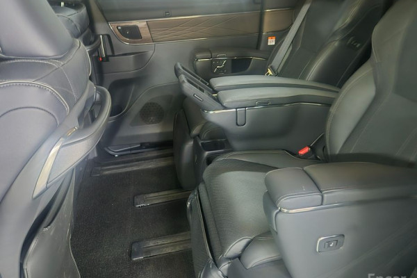 2024 Toyota Alphard с пробегом 11 442 км