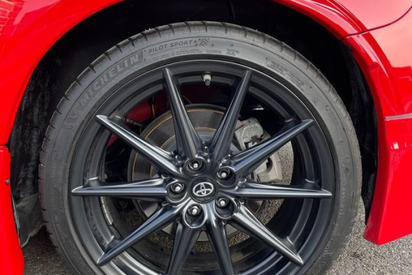 2024 Toyota GR86 с пробегом 10 276 км