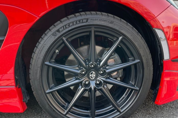 2024 Toyota GR86 с пробегом 10 276 км