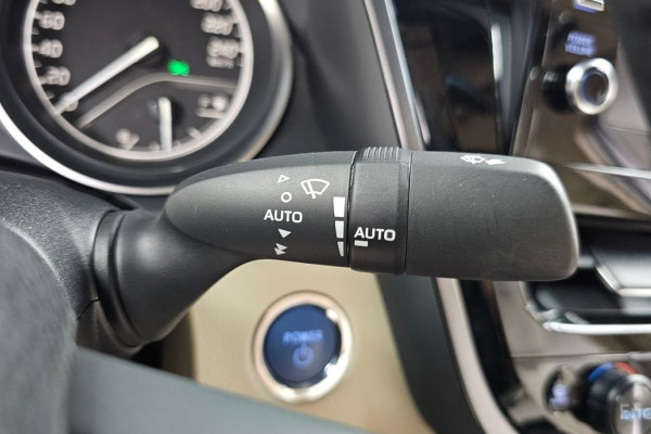 2024 Toyota Camry с пробегом 38 369 км