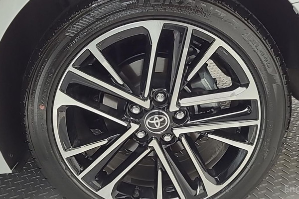 2025 Toyota Camry с пробегом 2 402 км