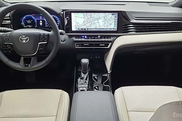 2025 Toyota Camry с пробегом 2 402 км
