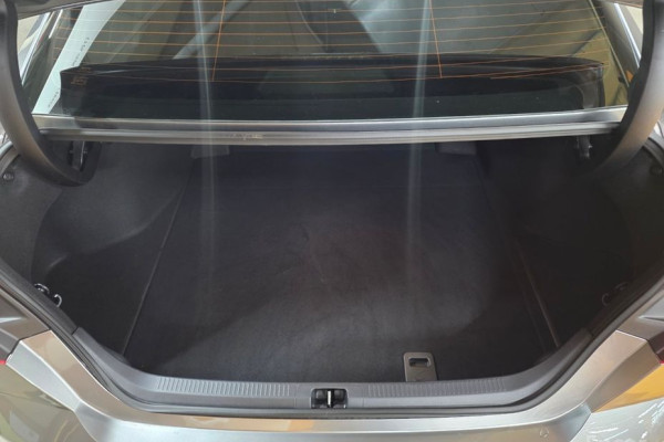 2025 Toyota Camry с пробегом 9 698 км