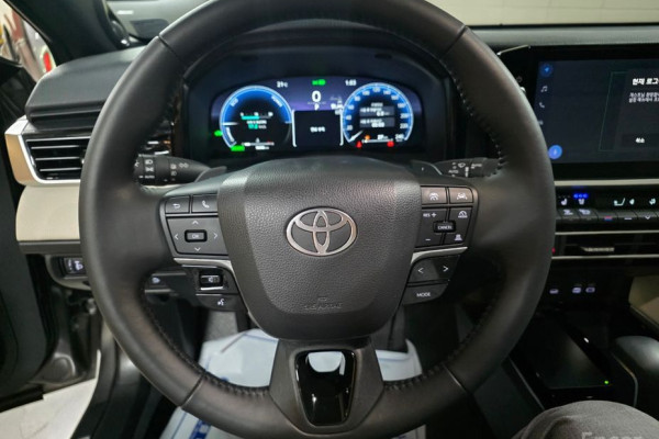 2025 Toyota Camry с пробегом 9 698 км