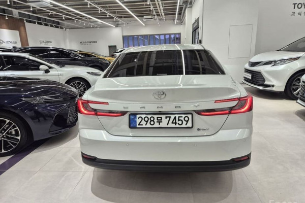 2025 Toyota Camry с пробегом 8 299 км