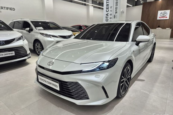 2025 Toyota Camry с пробегом 8 299 км