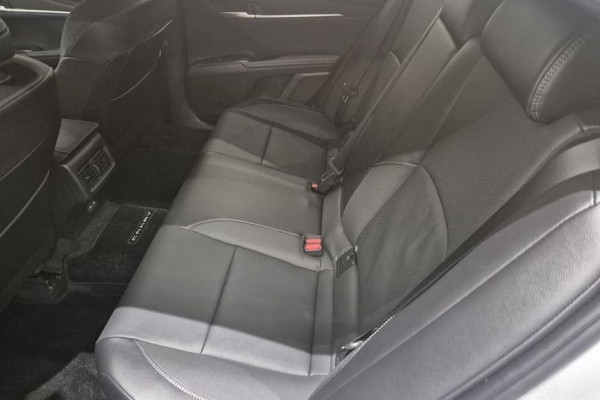 2025 Toyota Camry с пробегом 8 299 км