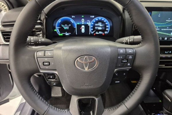 2025 Toyota Camry с пробегом 8 299 км