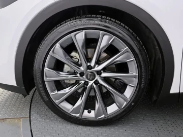 2023 Toyota Crown с пробегом 18 693 км