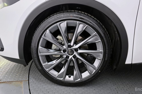 2023 Toyota Crown с пробегом 18 693 км