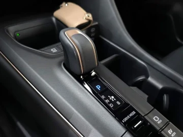 2023 Toyota Crown с пробегом 18 693 км